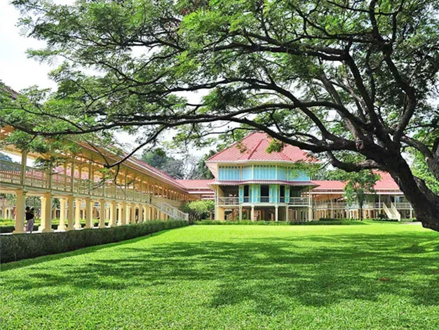 พระราชนิเวศน์มฤคทายวัน