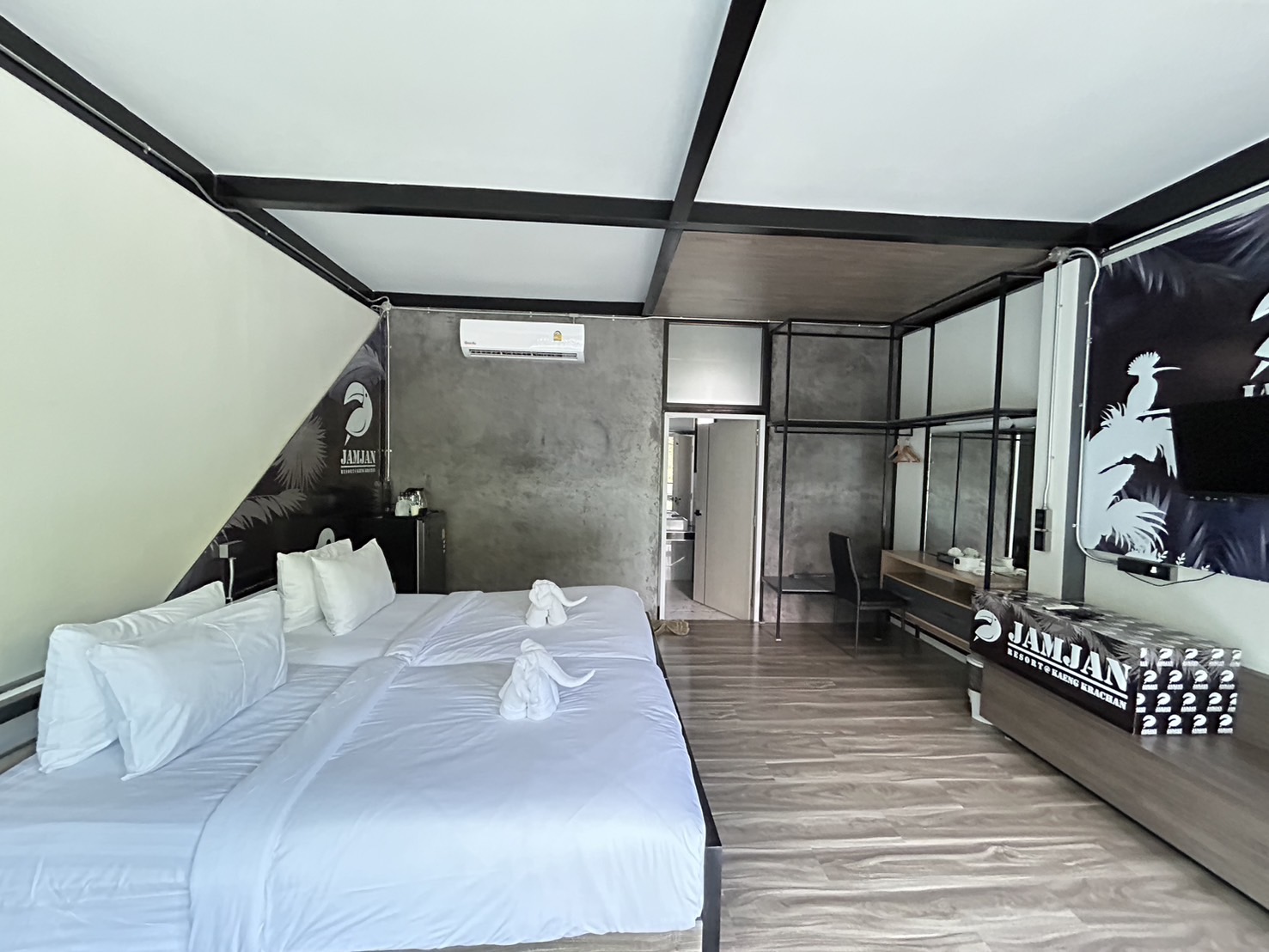ห้องแจ่มจันทร์ 19-22