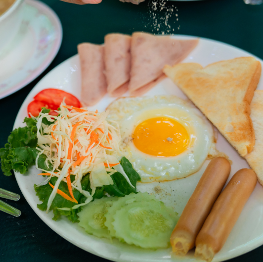 อาหารแสนอร่อย แจ่มจันทร์ รีสอร์ท